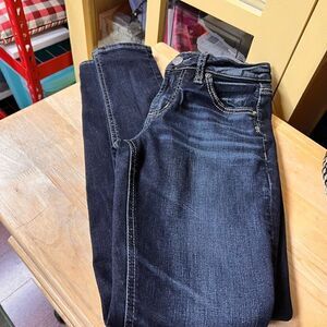 EUC Dark Wash Silver Jeans Avery Skinny 26 x 31 #YT22